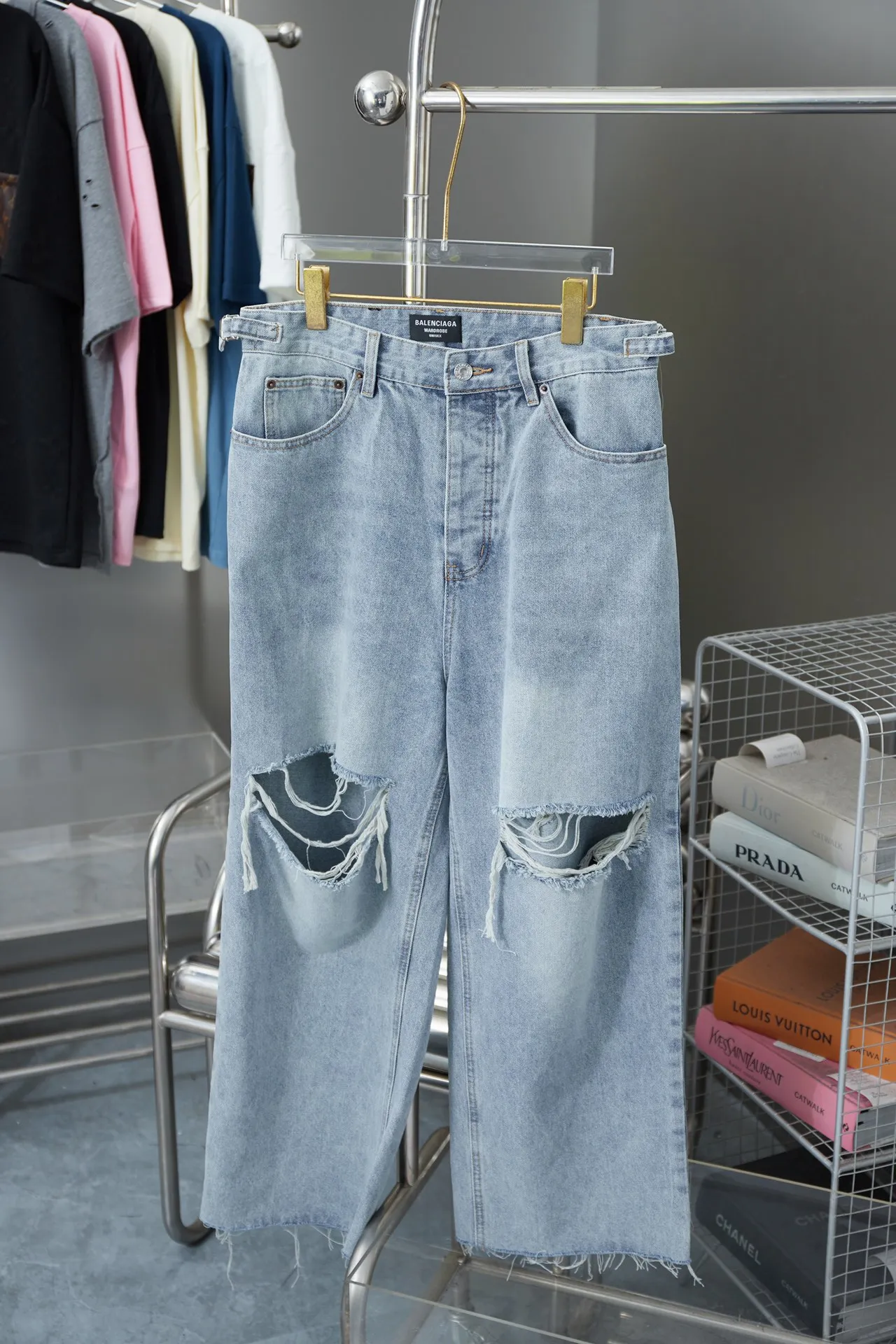 Quality Balenciaga SS 24 Same Style Sizes: 1-2-3-4 🔥SS 24 New Arrival 460 Premium ， ， Breathable ， ， ！ ， ， ， Same Style ， Versatile Same Style， Classic ！